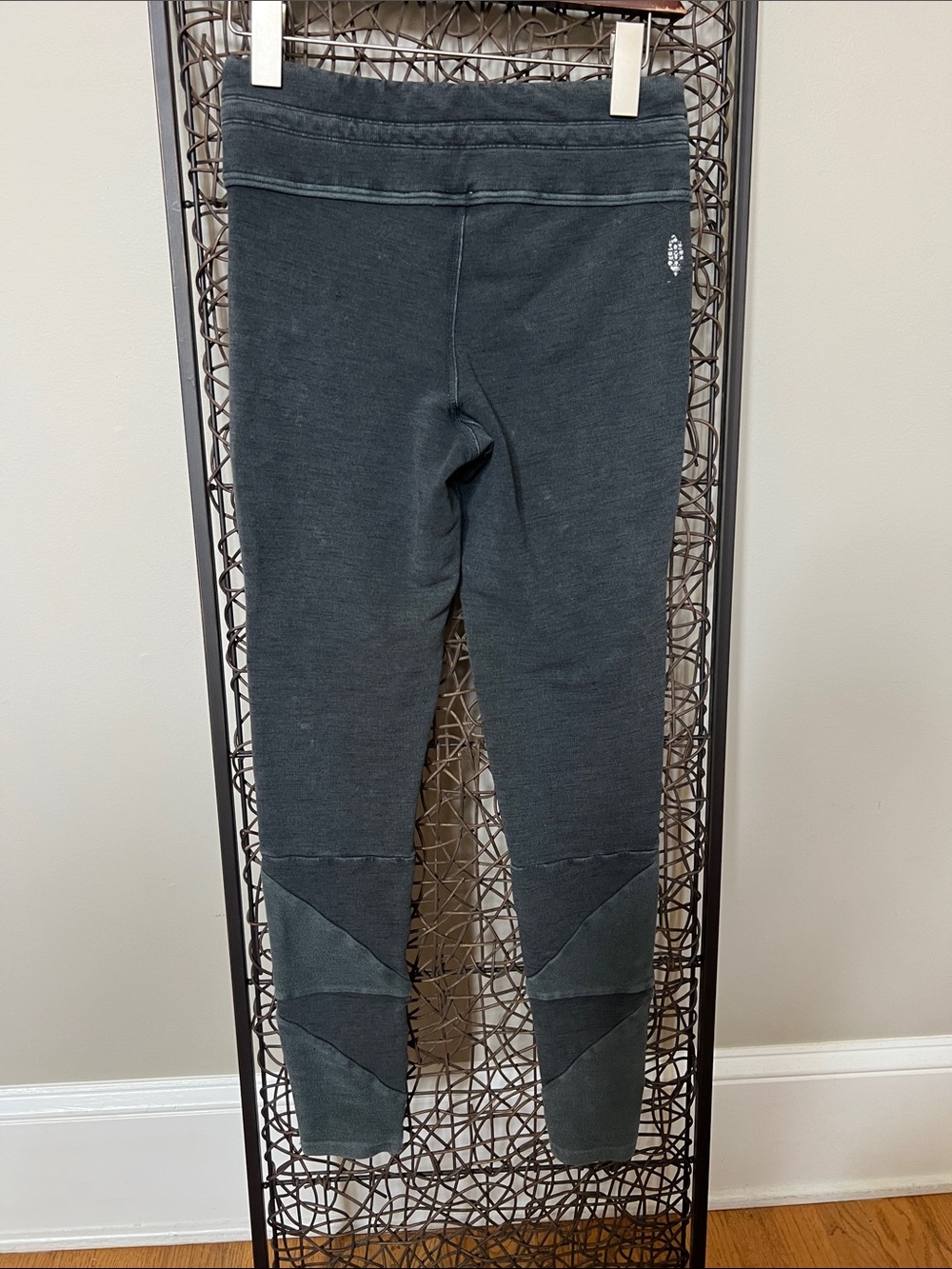 FP Movement Kyoto Legging Free People distressed black dark grey Colorblock S